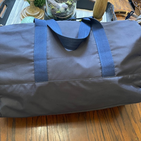 Vineyard Vines  Duffle Bag Carryon Duffel Weekender - Picture 5 of 13